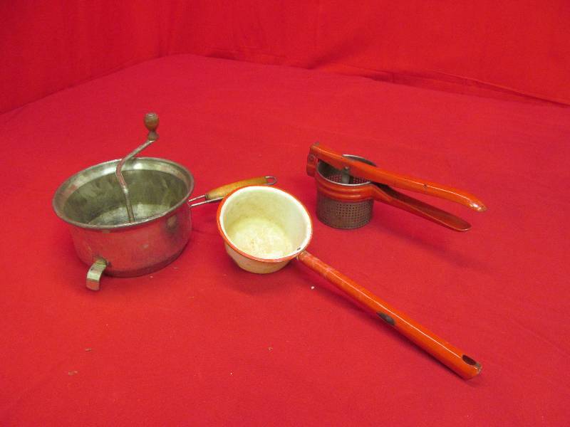 lot 30 image: Vintage Potato Riser,  enamel dipper, foley food mill sifter