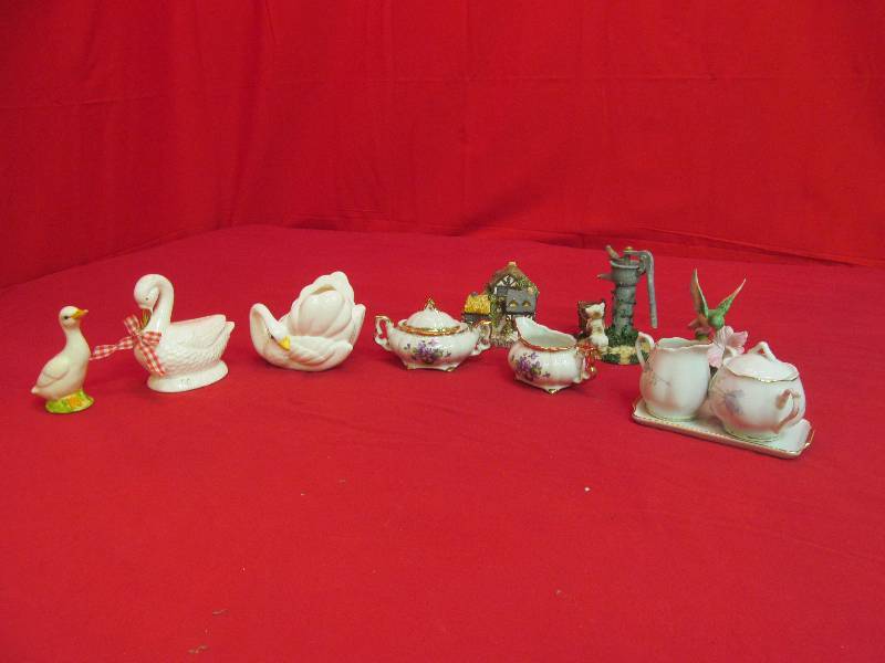 lot 32 image: 2 CreamSugar Sets, Porcelain Bird Figures, 3 Home Interior Figures