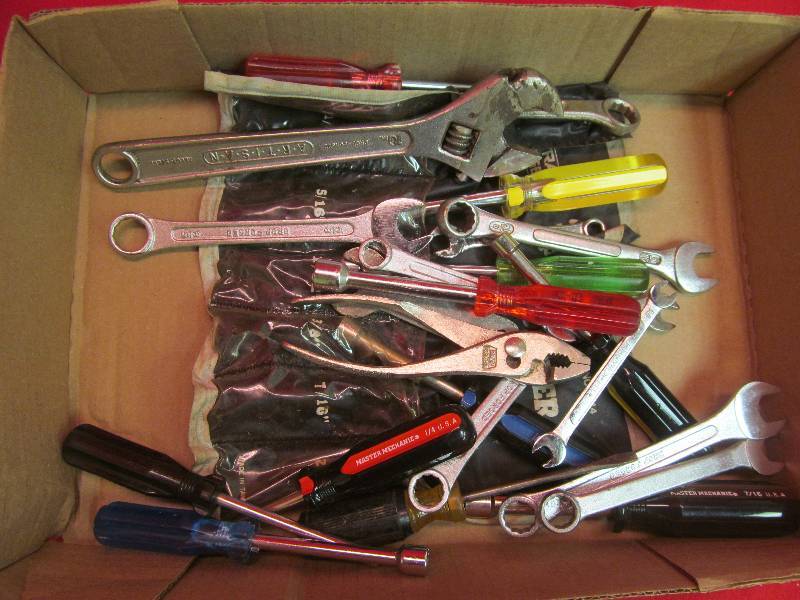 lot 40 image: Group of Hand Tools