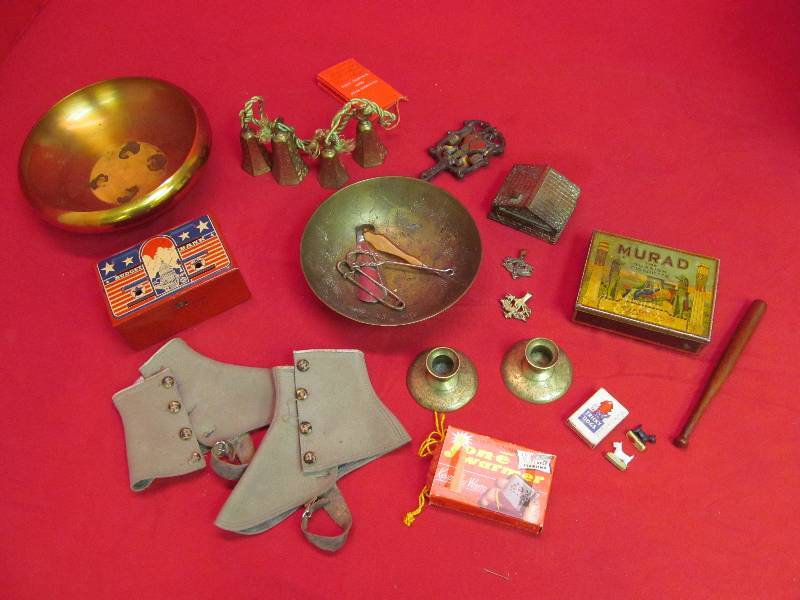 lot 67 image: Variety of Vintage Collectibles
