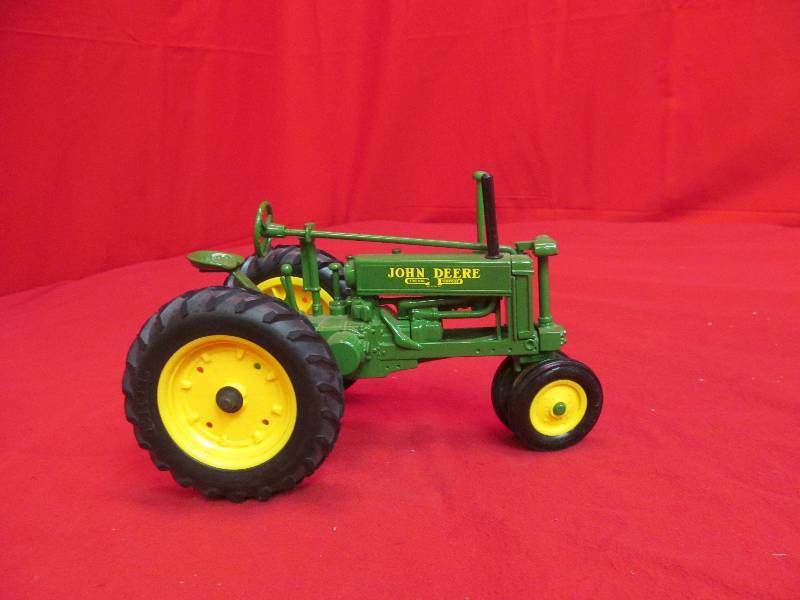 lot 73 image: John Deere G.P.