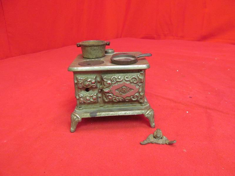 lot 95 image: Very Nice Cast Iron Ark Wood Cook Stove with Accessories