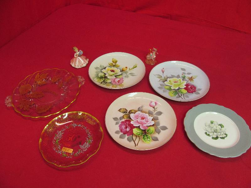 lot 102 image: Group of Collectors Plates, Anniversary Plates, Glass Figurines