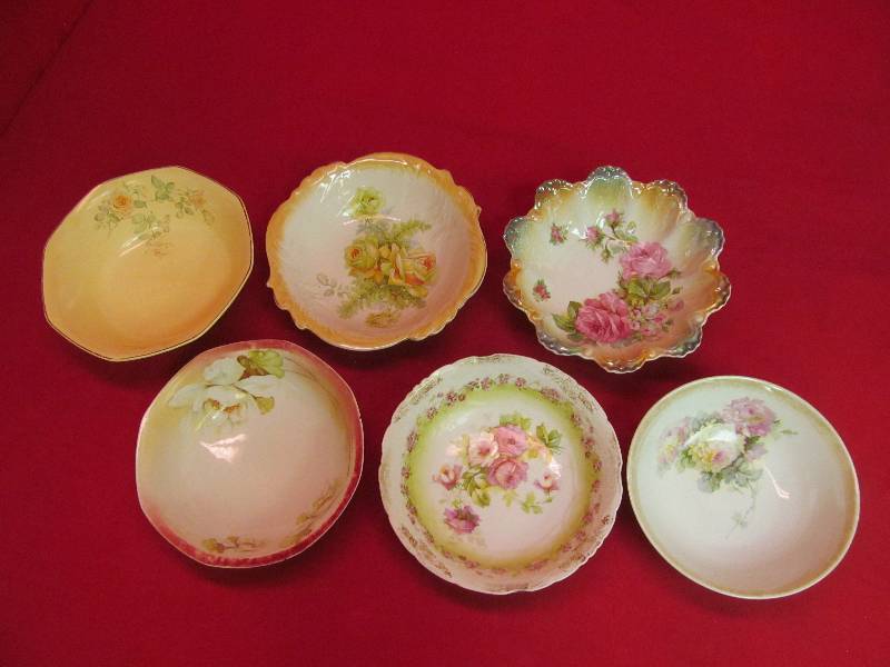 lot 104 image: Beautiful Group of Vintage Decorative Serving Bowls