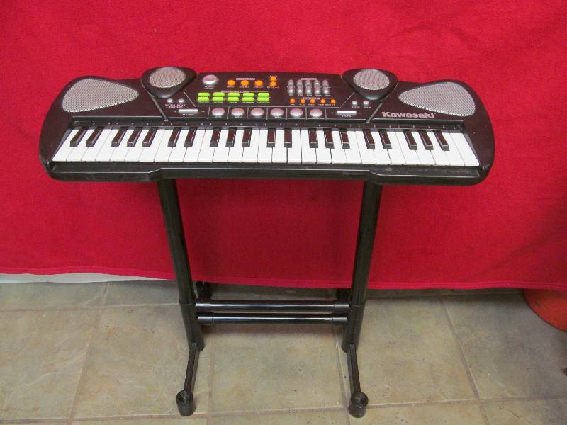 lot 111 image: Kawasaki Keyboard on Stand