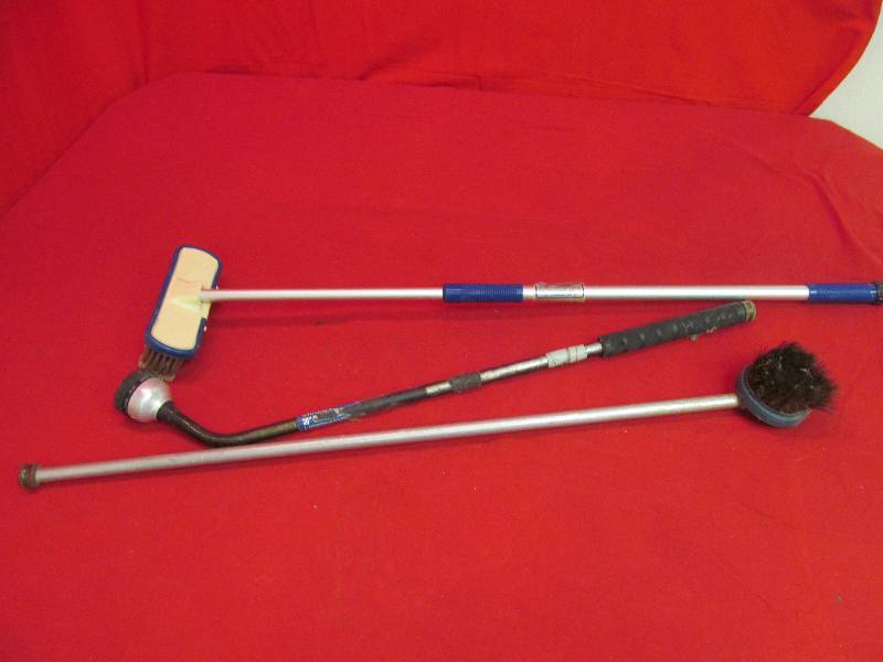 lot 114 image: Car Washing Wand, Brushes