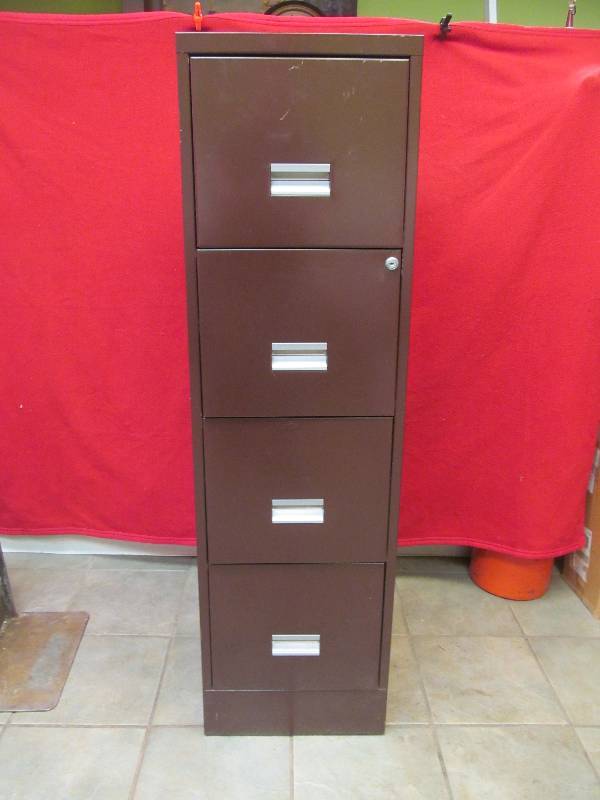 lot 118 image: 4 Drawer File Cabinet