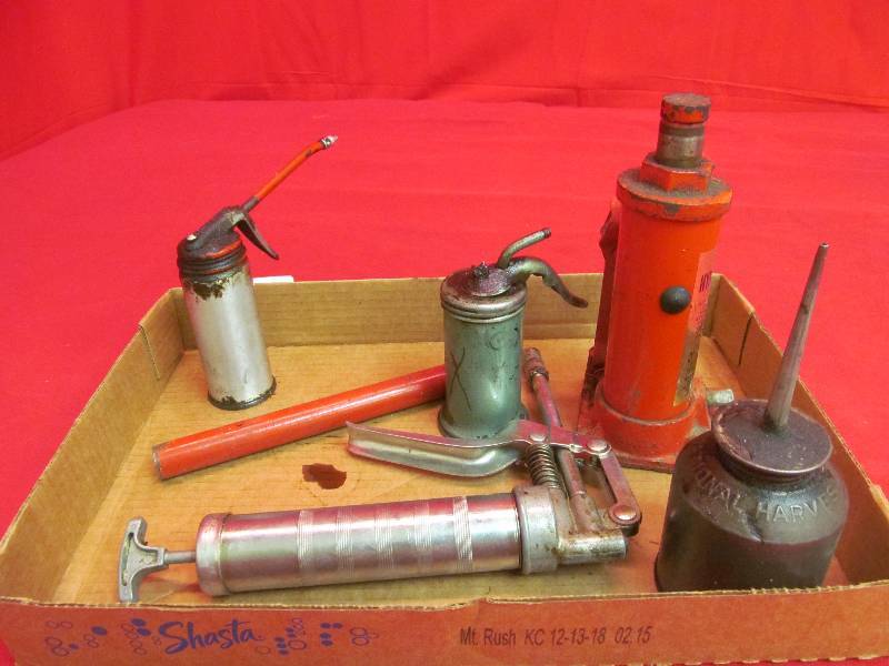 lot 125 image: Oil Squirt Cans, Grease Pistol, Hydraulic Jack