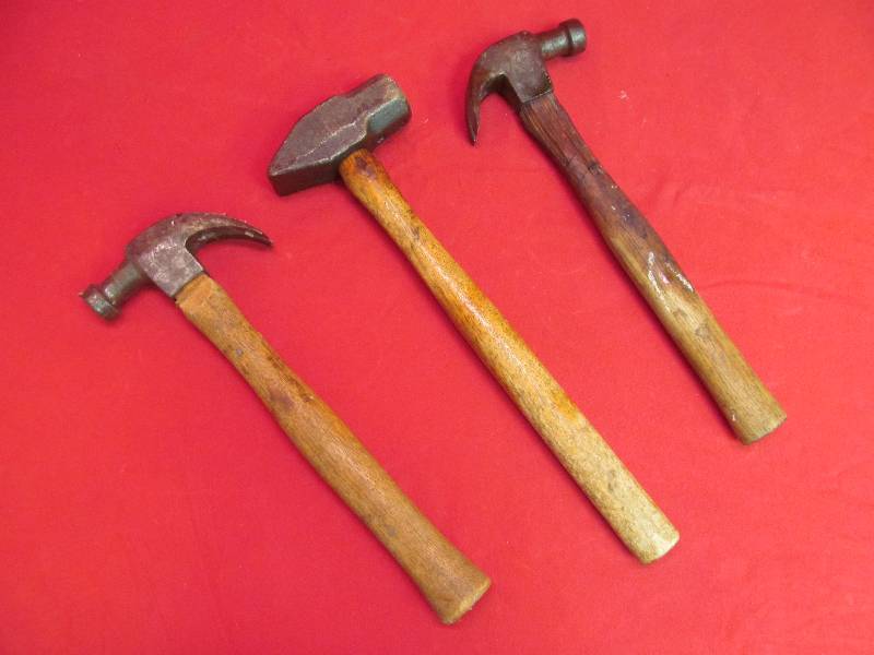 lot 127 image: 2 Claw Hammers, Small 3# Mall