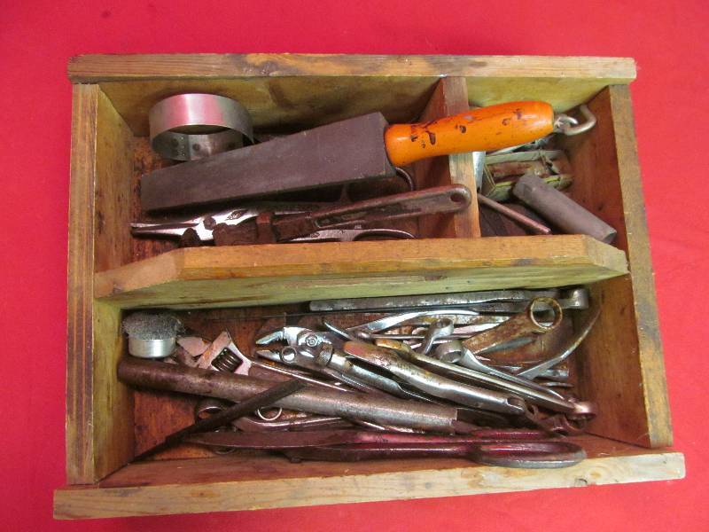 lot 129 image: Vintage Tool Box with Assortment of Tools