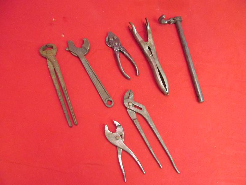 lot 151 image: Variety of Vintage Hand Tools
