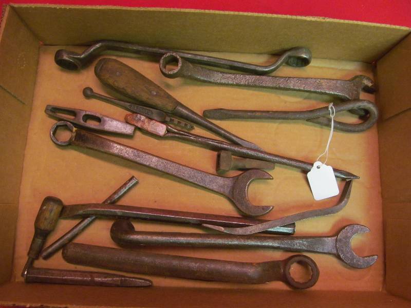 lot 152 image: Variety of Vintage Wrenches