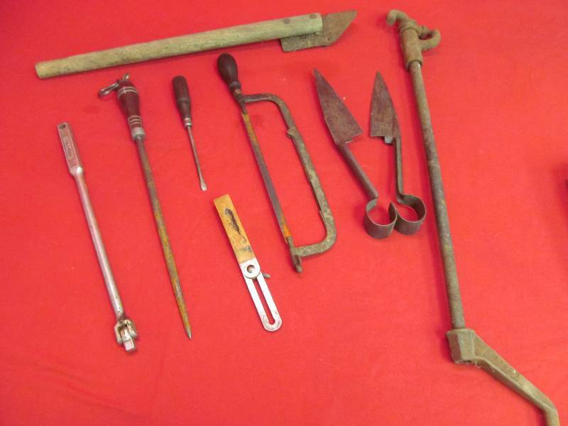 lot 179 image: Variety of Vintage Tools