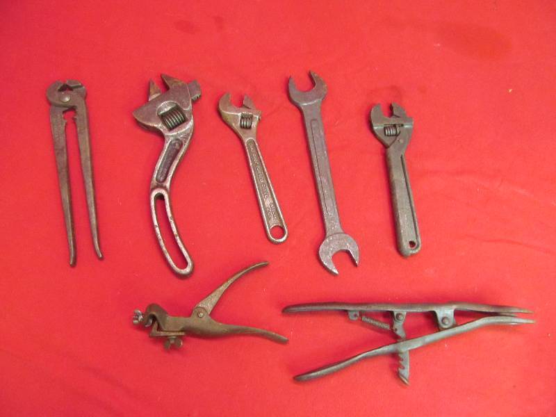 lot 183 image: Group of Vintage Hand Tools
