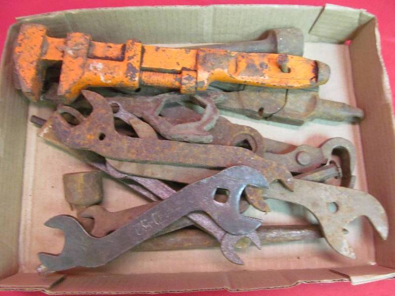 lot 185 image: Group of Vintage Hand Tools