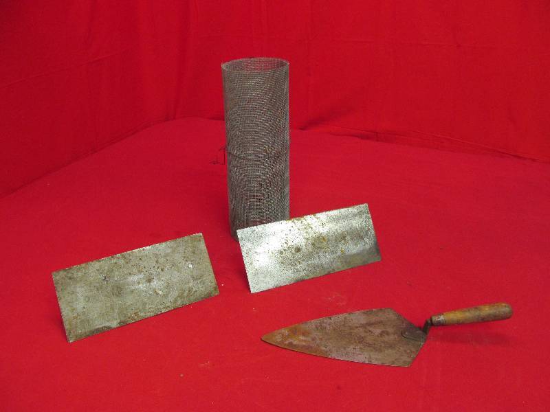 lot 206 image: 3 Trowels, Wire Mesh