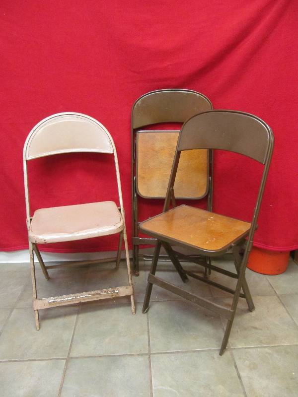 lot 213 image: 3 Vintage Folding Chairs