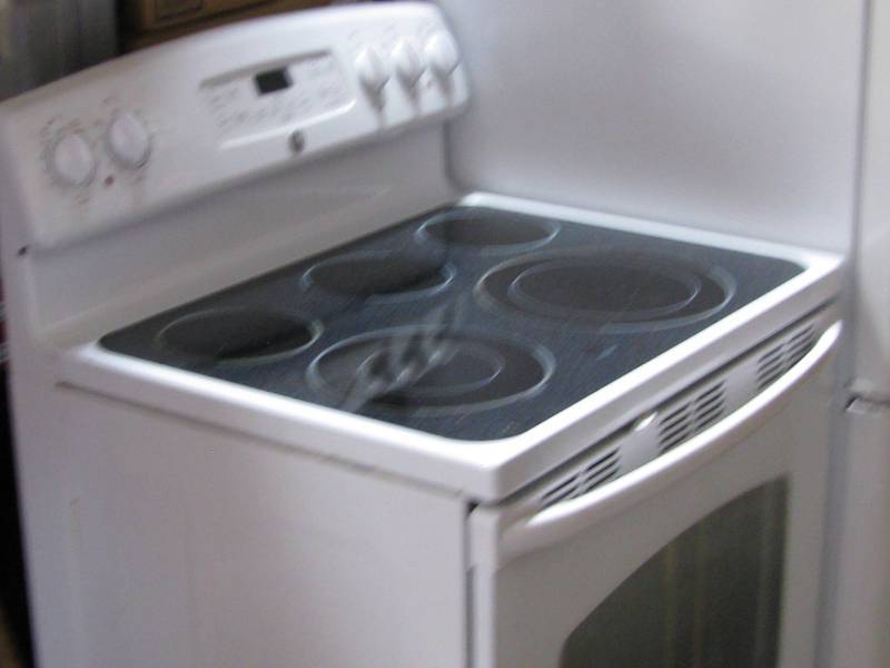 lot 8 image: G. E. Glass Top Electric Range