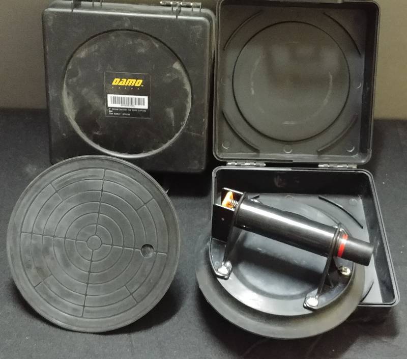 lot 5 image: Two Damo 8 glass vacume suction cups like-new condition