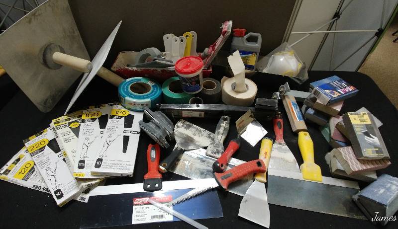 lot 11 image: Large assortment of Drywall Tools