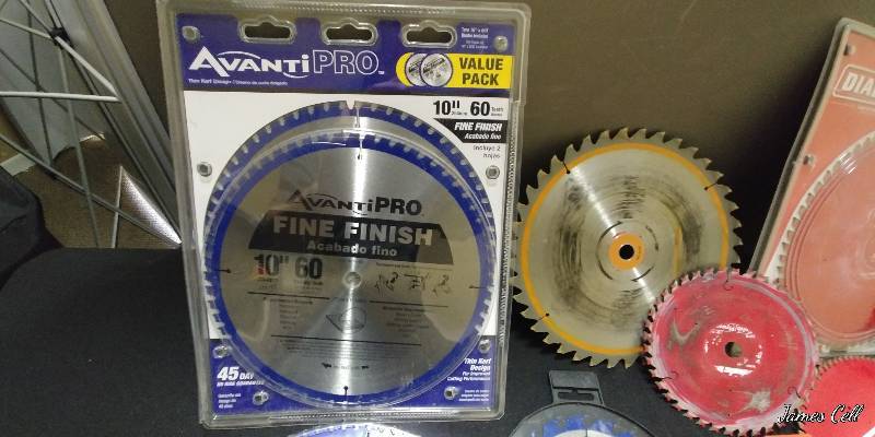 lot 12 image: Large sawblades assortment