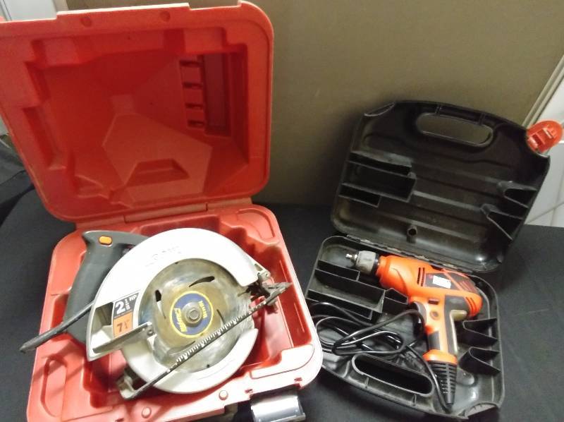 lot 13 image: Skillsaw& Black& Decker Drill