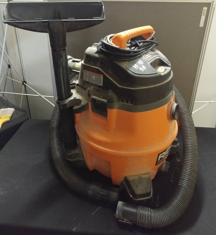lot 14 image: Rigid 14gal Shop Vac