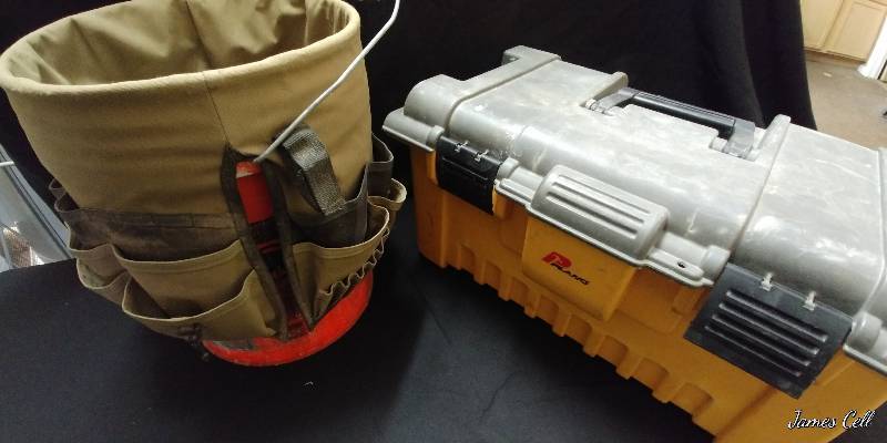 lot 25 image: Toolbelt  bucket buddy