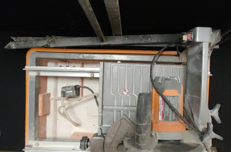 lot 26 image: Ridgid 7 wetsaw& stand