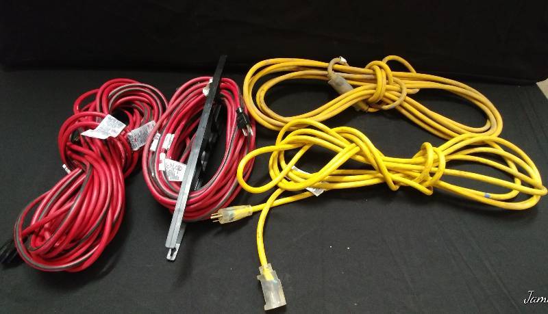 lot 27 image: Electric Cords