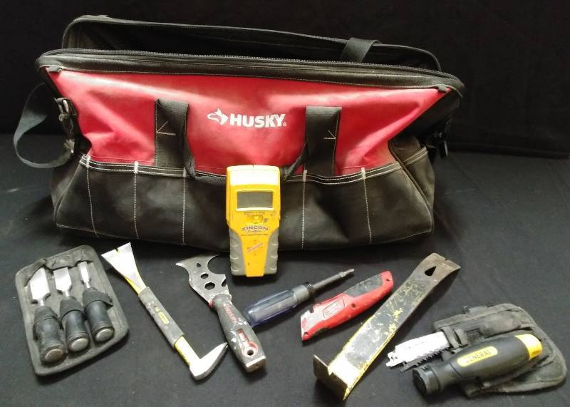 lot 33 image: Husky tool bag& hand tools