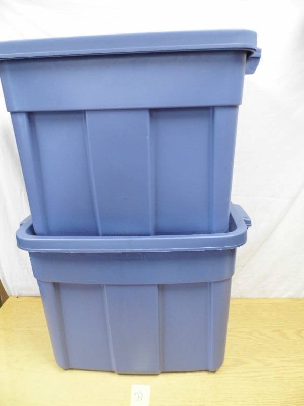 2 Roughneck Rubbermaid Totes