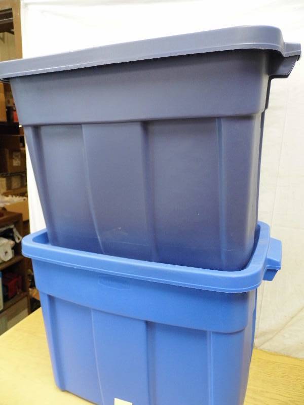 2 Roughneck Rubbermaid Totes