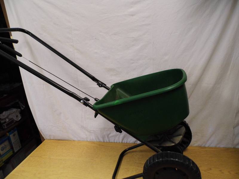Scotts Basic Spreader
