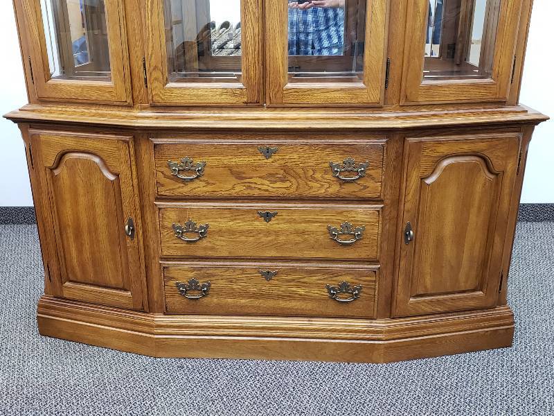 lot 1 image: Kincaid Brand Lighted Hutch  China Cabinet