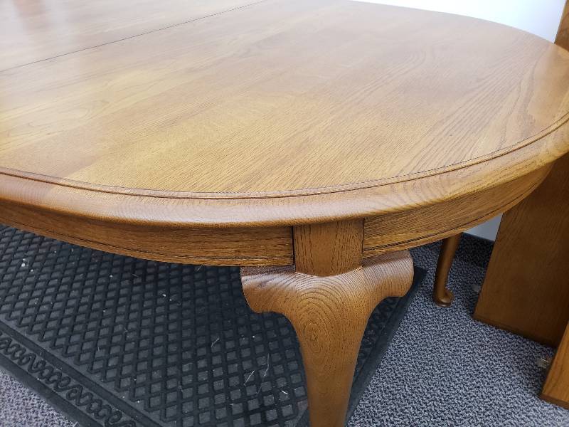 lot 2 image: Kincaid Brand Solid Wood Dining Table w Leaves