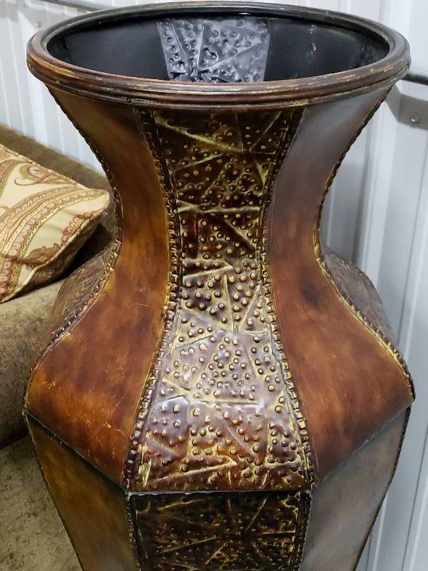 lot 20 image: Large Metal Artistic Vase