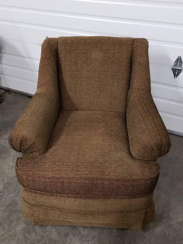 lot 45 image: Possibly Hekman Brand Upholstered Swivel Armchair