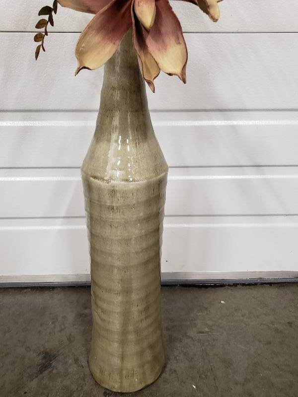 lot 55 image: Tall Pottery Vase w Arrangement