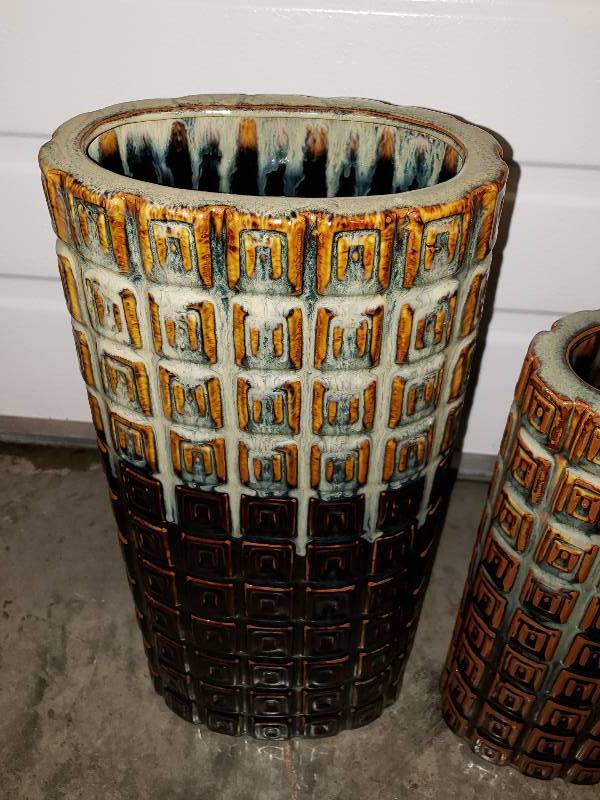 lot 60 image: (2) Modern Pottery Containers  Vases  Planters