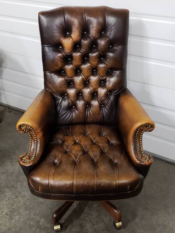 lot 109 image: Chesterfield Office Chair