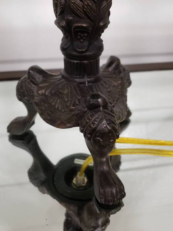 lot 128 image: Crinkle Shade Accent Lamp