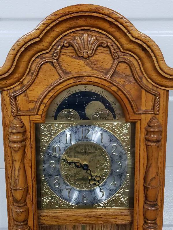 lot 133 image: Howard Miller Rothwell 620-184 Oak Chiming Wall Clock