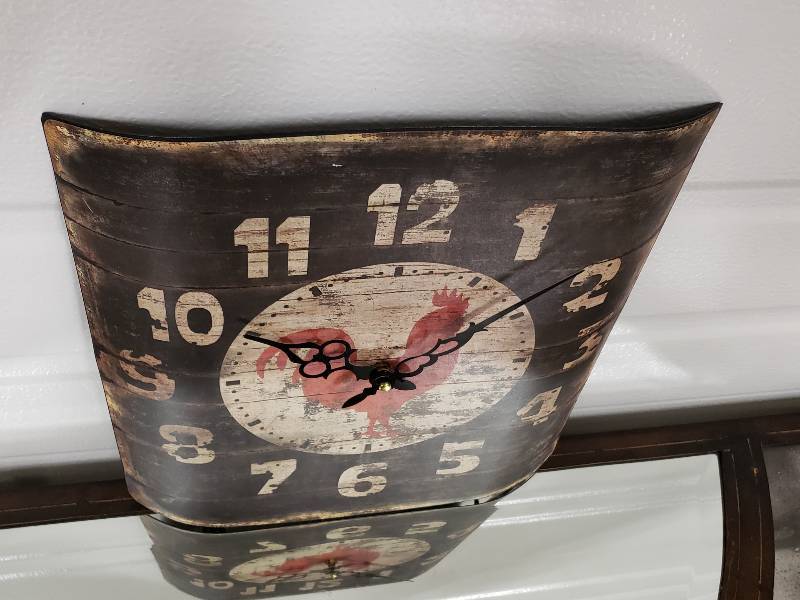 lot 135 image: Antique Styled Chicken Metal Clock