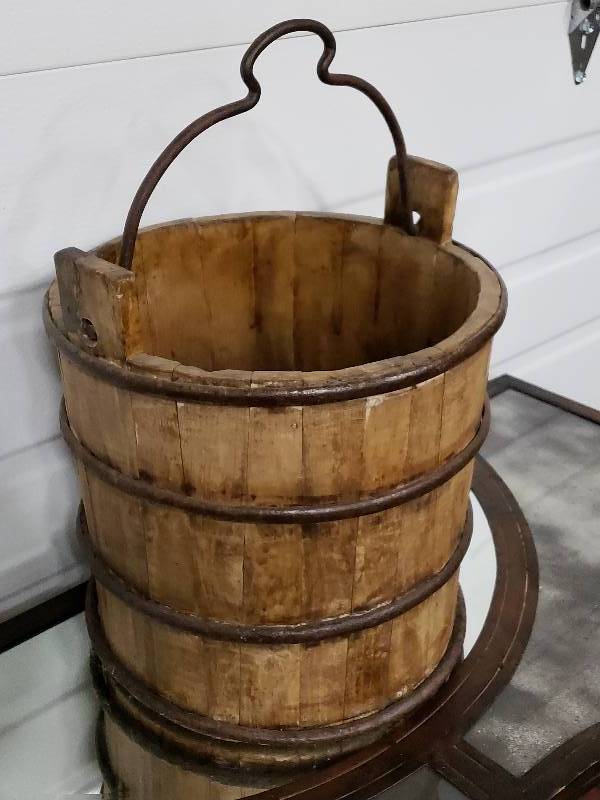 lot 140 image: Primitive Styled Rustic Well Bucket