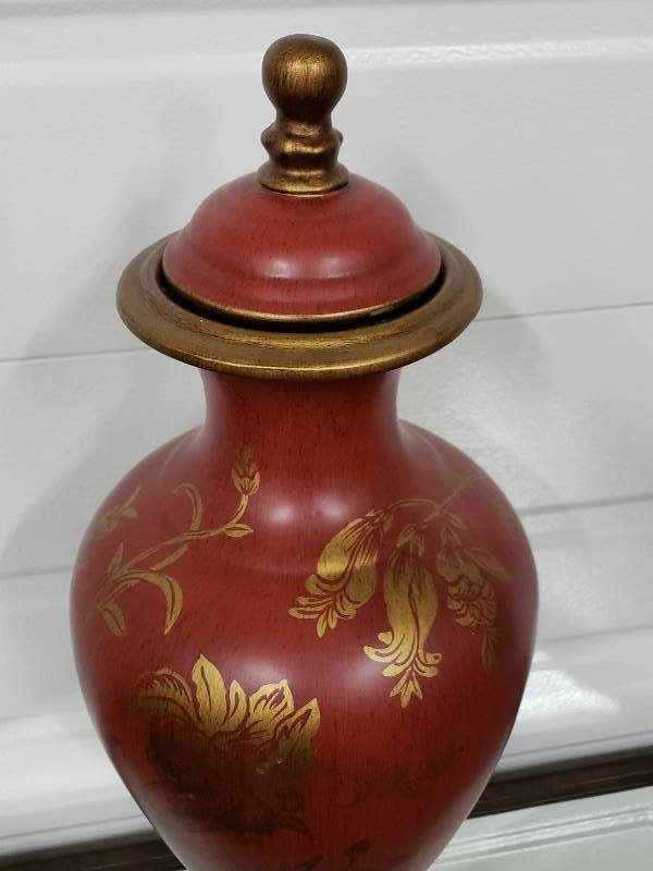 lot 141 image: Large Lidded India  Asian Vase or Urn