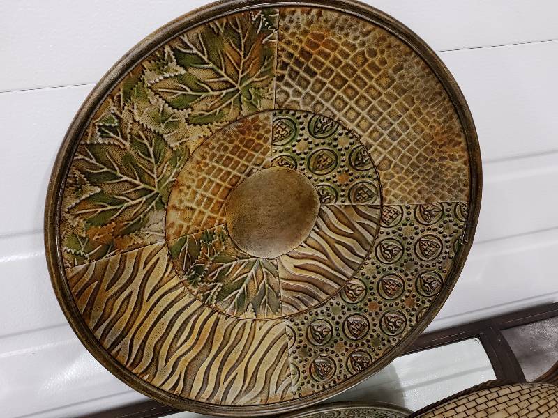 lot 177 image: Metal Charger Art, (w) Fish Decor