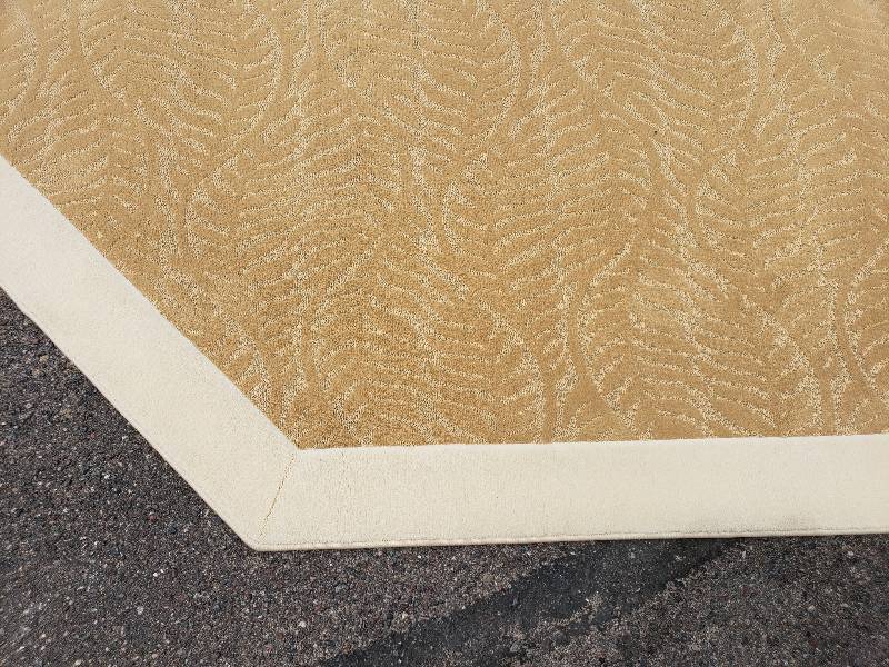 lot 182 image: Large Leaf Patterned Area Rug 11 x 8