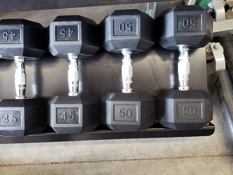lot 184 image: Full Set of 2.5 Pound to 50 Pound Dumbells and Heavy Duty Metal Rack