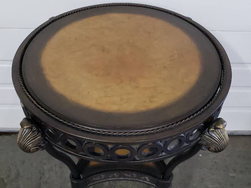 lot 23 image: Stylish Metal Occasional Table  Lamp Table
